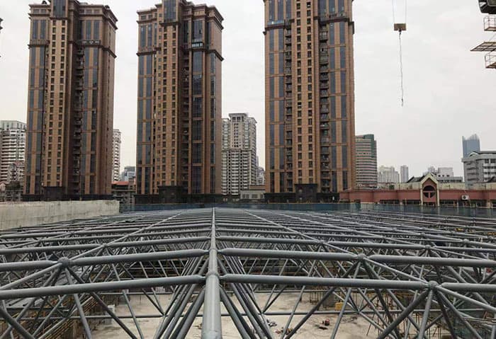 巴南螺栓球网架结构